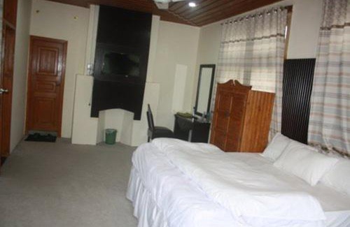 Drosh Hotel | Cozy Hideaway Cottage with Family-Friendly Dining Options