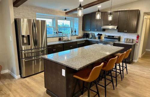 Sedalia House | Hier Hideaway - Hot Tub - Fire Pit - King Beds