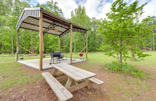 Higden Apartment | Cozy Higden Studio with Private Deck Steps from the Lake