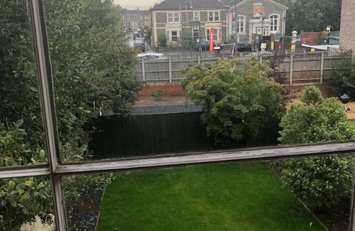 Cotham House | Perfect for Big Groups: higgihaus Sleeps 18 with Breakfast