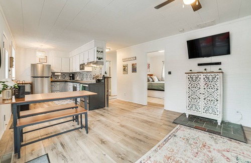 Higgins Lake Cottage | Cozy Higgins Lake Cottage with Fire Pit & Pet-Friendly Perks