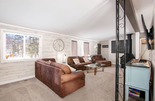Higgins Lake House | Higgins Lake: Ideal Retreat for Fun-Filled Activities