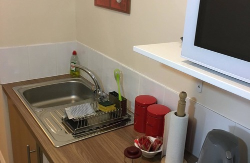 Sevenoaks Apartment | Guest Rated: High Banks Studio with Spa & Family-Friendly Amenities
