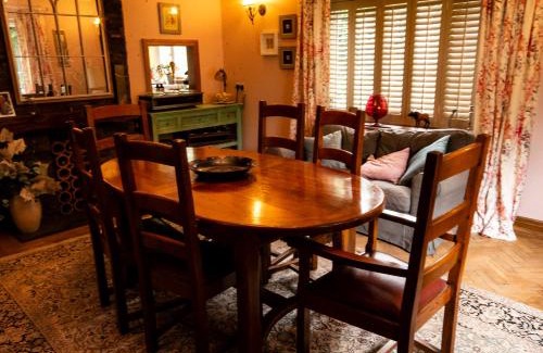 Churt Bed & Breakfast | Discover High Barn: Rated 9.1/10 by Guests for Comfort