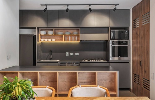 Patio Bonito Apartment | Modern Apartment with High Ceilings & BBQ at Morph 201