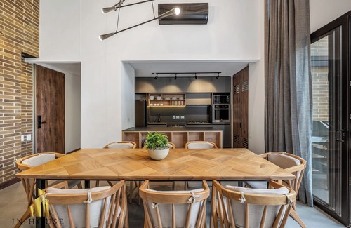 Patio Bonito Apartment | Modern Apartment with High Ceilings & BBQ at Morph 201