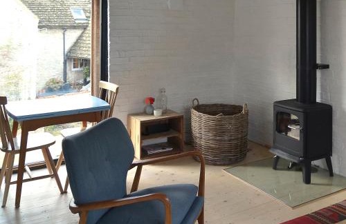 South Leigh House | Cozy High Cogges Farm Holiday Cottages - The Granary Retreat