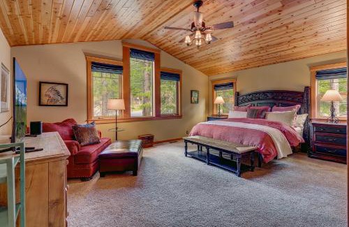 Truckee House | High Country Lodge: Relaxing Hot Tub & Fun Amenities Await
