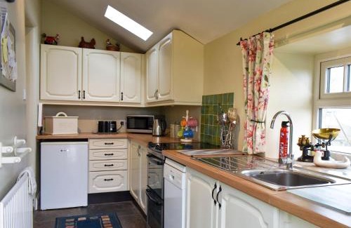 Richmond House | Relaxing High Dalton Hall Cottage with Hot Tub for Families