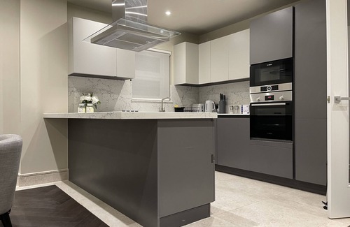 Chigwell Apartment | Elegant 1 BR Apartment with Wheelchair Access in Chigwell