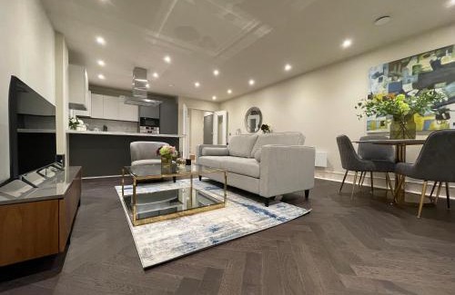 Chigwell Apartment | Guest Rated 9/10: Stylish 1 BR Apt with Breakfast in Chigwell
