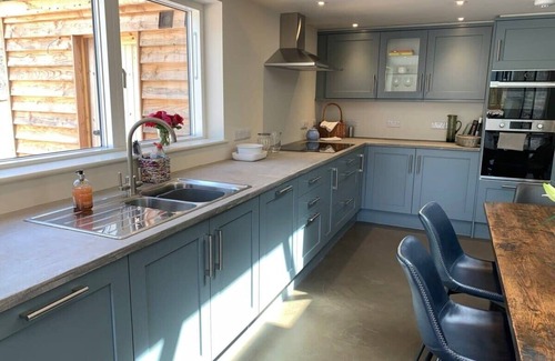 Aller House | Elegant 3-Bed Barn Conversion with Family-Friendly Amenities