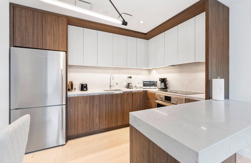 Seaport District Apartment | Elegant 3BR Unit in Seaport: Pet & Child Friendly Stay