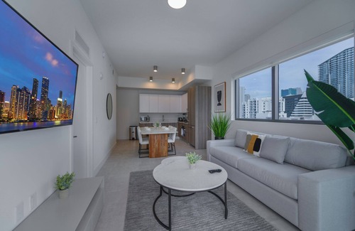 Brickell Apartment | Exquisite Condo Retreat in Vibrant Brickell with Spa & Views