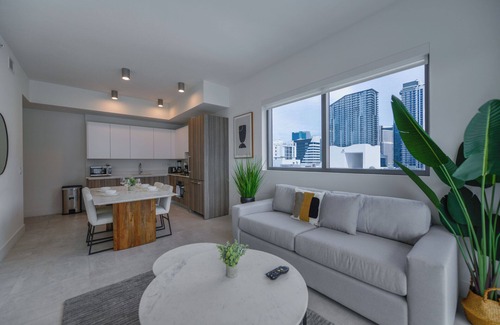 Brickell Apartment | Exquisite Condo Retreat in Vibrant Brickell with Spa & Views