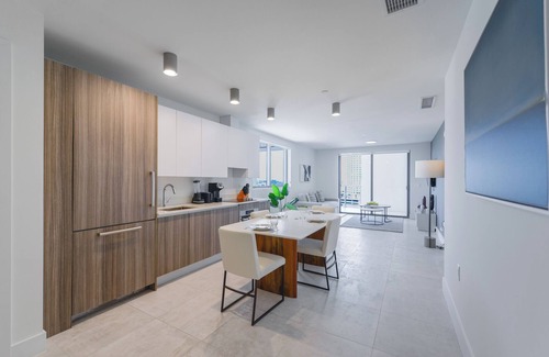 Brickell Apartment | Exquisite Condo Retreat in Vibrant Brickell with Spa & Views