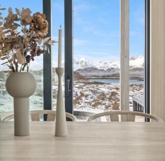 Vagan House | Elegant Cabin Retreat with Inviting Jacuzzi & Family-Friendly