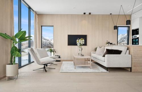Vagan House | Elegant Cabin Retreat with Inviting Jacuzzi & Family-Friendly