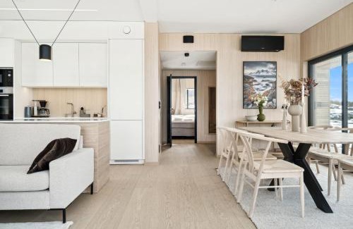 Vagan House | Elegant Cabin Retreat with Inviting Jacuzzi & Family-Friendly
