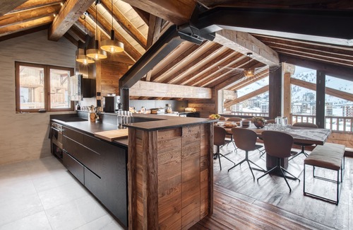 Les Almes Ski Chalet | Exquisite Chalet with Indoor Pool & Lake Views, Rated 10/10
