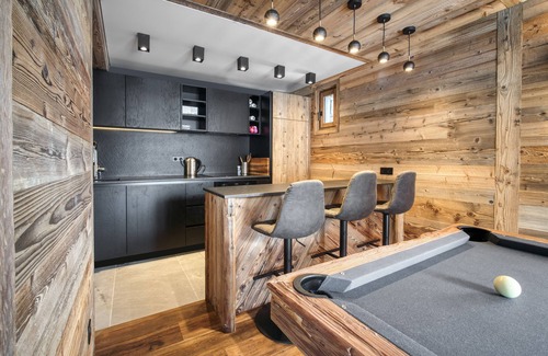 Les Almes Ski Chalet | Exquisite Chalet with Indoor Pool & Lake Views, Rated 10/10