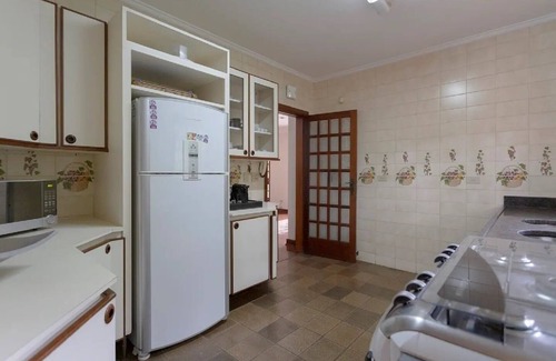 Carapicuiba House | Pet-Friendly Retreat with Pool, Spa & Kitchen Amenities