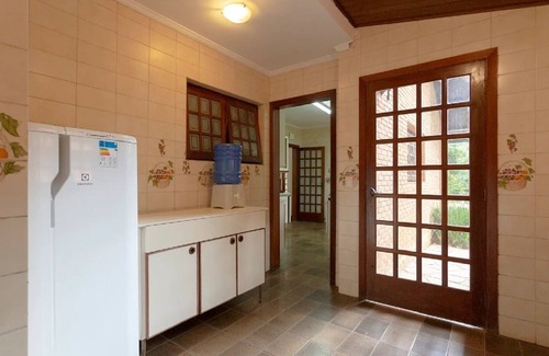 Carapicuiba House | Pet-Friendly Retreat with Pool, Spa & Kitchen Amenities