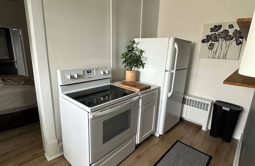 Christiansburg Apartment | High-end cozy apartment walking distance to down town Christiansburg.