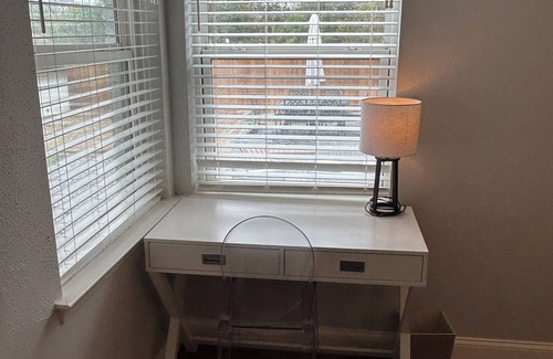 Richardson House | Pet-Friendly High-End Creek Retreat with Pool & Breakfast