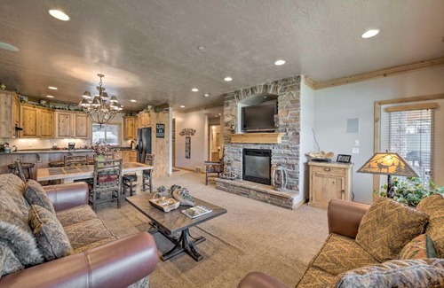Ogden Apartment | Indulge in a Huntsville Condo with Private Hot Tub