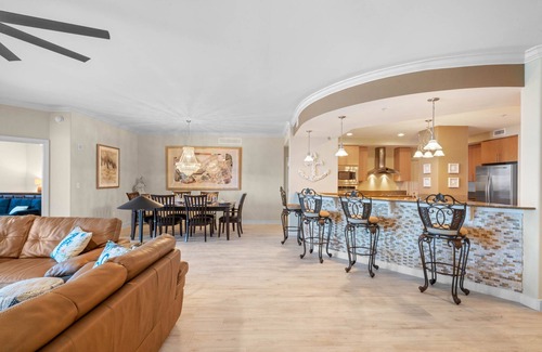 Daytona Beach Condo | Elegant Oceanfront Condo with Massive Balcony & Hot Tub