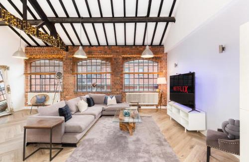 Birmingham City Centre House | High End Luxury Townhouse in JQ, 4 Bedrooms, Flat screen TV in all rooms, Free Parking, Near Birmingham City Centre DEPOSIT REQUIRED