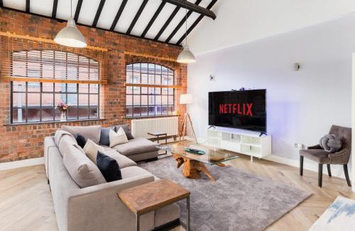 Birmingham City Centre House | High End Luxury Townhouse in JQ, 4 Bedrooms, Flat screen TV in all rooms, Free Parking, Near Birmingham City Centre DEPOSIT REQUIRED