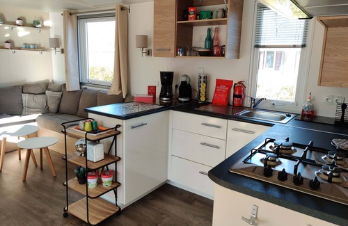 Gastes House | Comfortable Mobile Home for 4-5 Guests with Pool Access