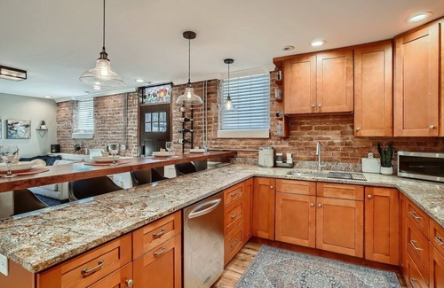 Congress Park Condo | Premier Congress Park Suite with Pool & Spa, Steps to Dining
