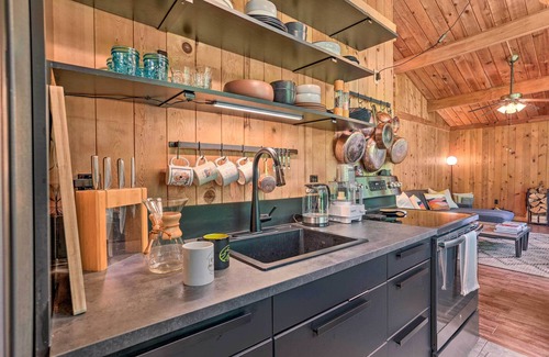 High Falls Cabin | Experience High Falls Restorative Cabin with Spa & Breakfast