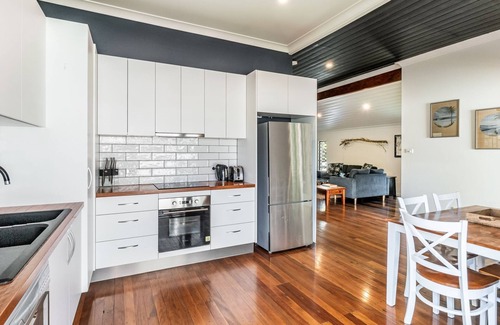 Yamba House | Pet-Friendly Retreat | Prime Location with Ocean View