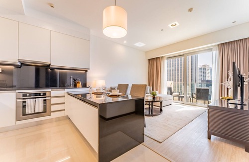 Dubai Marina Apartment | High-Floor 1BR with Panoramic Dubai Water Canal Views, Access to Marina Mall