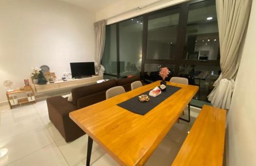 Central District Apartment | High Floor Cozy Southkey 1-4pax ready Netflix