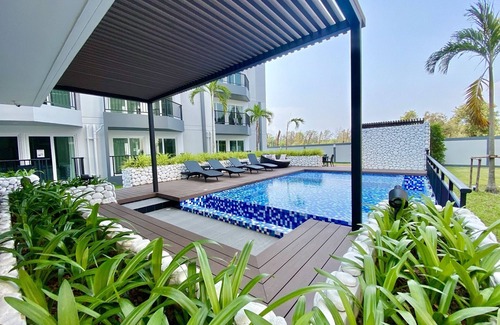 Kram Condo | Scenic Lake View Studio with Pool and Spa Amenities