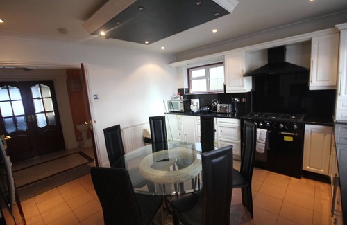 Hillingdon House | High Gables House -A Spacious Four Bedroom home located in Uxbridge.