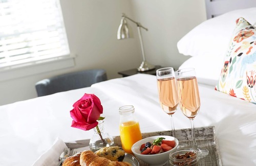 Arp Hotel | Relax at High Hill Farm: Pool, Spa & Top Guest Ratings