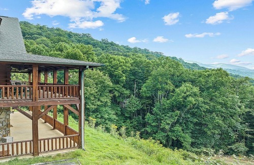 Maggie Valley House | High Hopes: Family-Friendly Retreat with Pool & Strong Wi-Fi