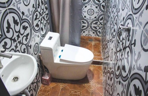 Accra Apartment | Budget-Friendly High Level Apartment with Family Amenities