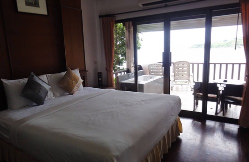 Haad Yao Hotel | Welcoming High Life Bungalow with Pool and Family Amenities