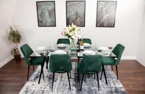 Swindon Apartment | Elegant Old Town Retreat at High Life Serviced Apartments
