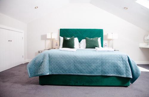 Swindon Apartment | Elegant Old Town Retreat at High Life Serviced Apartments