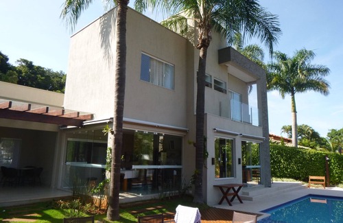 Capitolio House | Exclusive Lake View Suites with Pool in Escarpas Lago