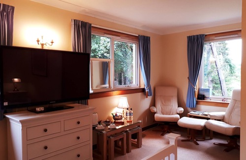 Balnain Bed & Breakfast | Eco-Friendly High March: Guest Rated 10/10 with Kitchen