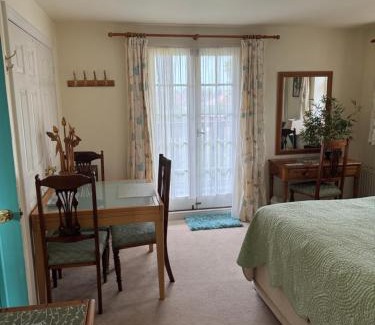 Holworth Bed & Breakfast | High Mead: Guest Rated 9/10 with Complimentary Breakfast